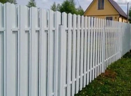 Забор из евроштакетника белый для 10 соток
